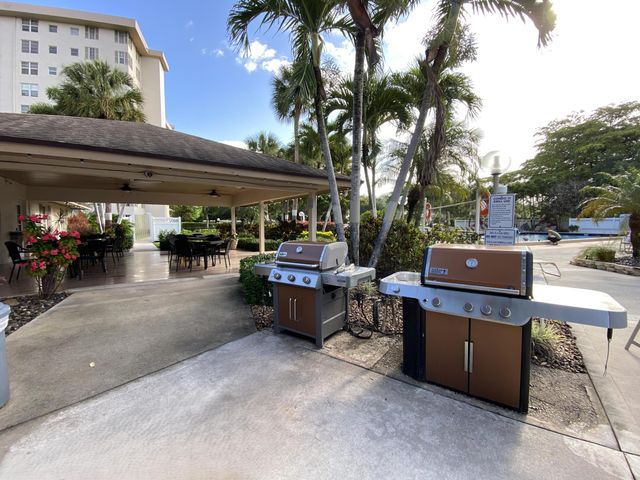 3503 Oaks Way 202, Pompano Beach, FL 33069