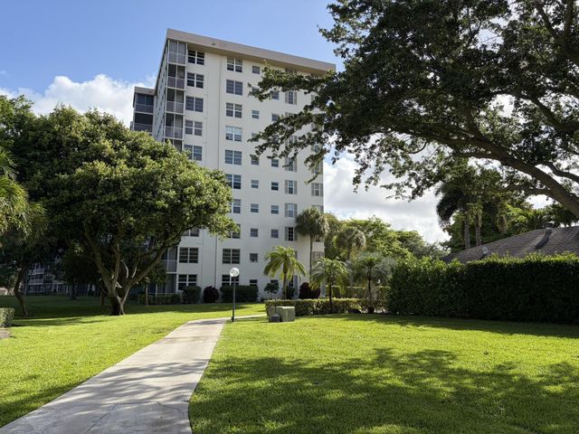 3503 Oaks Way 202, Pompano Beach, FL 33069