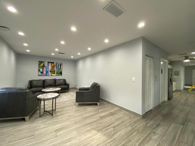 3503 Oaks Way 202, Pompano Beach, FL 33069