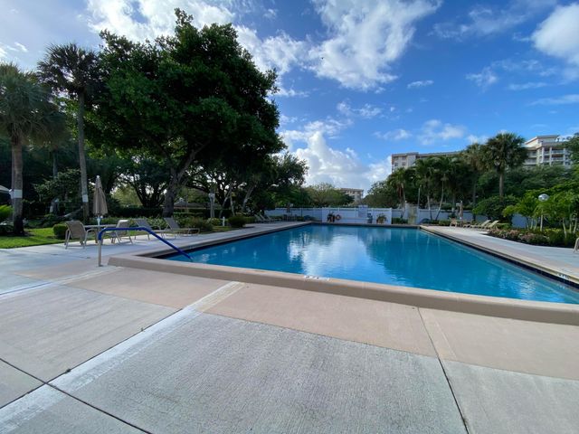 3503 Oaks Way 202, Pompano Beach, FL 33069