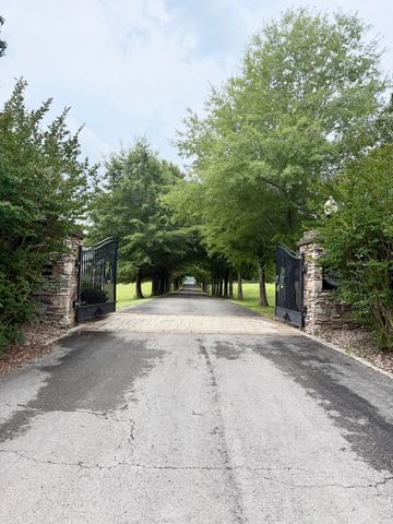 541 Beacon Street, Russell Springs, KY 42642