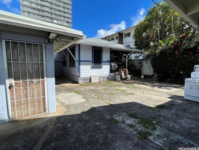 1542 Keeaumoku Street, Honolulu, HI 96822