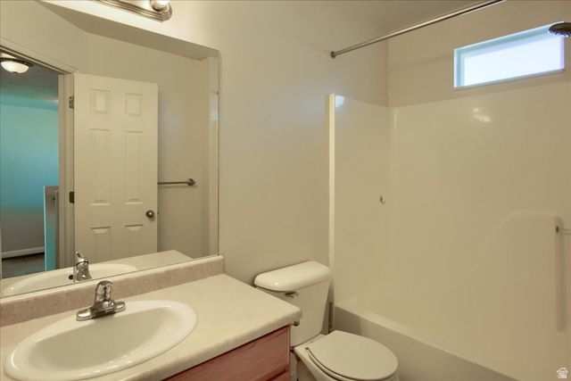 1581 WYNGATE PARK DR, South Jordan, UT 84095