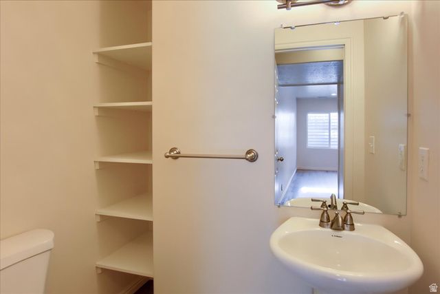 1581 WYNGATE PARK DR, South Jordan, UT 84095