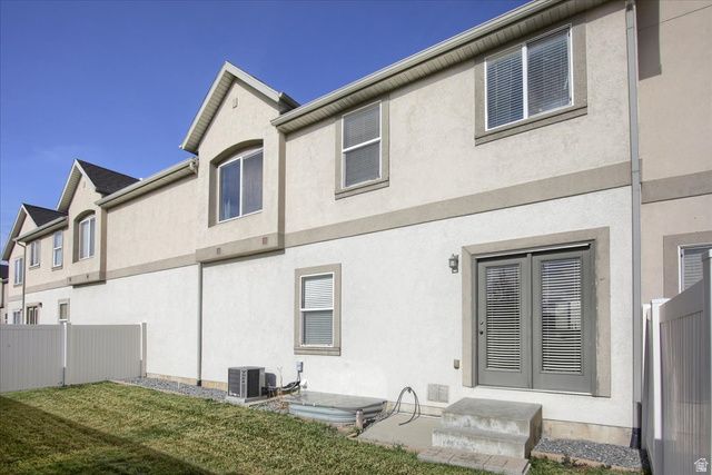 1581 WYNGATE PARK DR, South Jordan, UT 84095