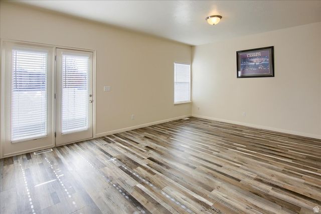 1581 WYNGATE PARK DR, South Jordan, UT 84095