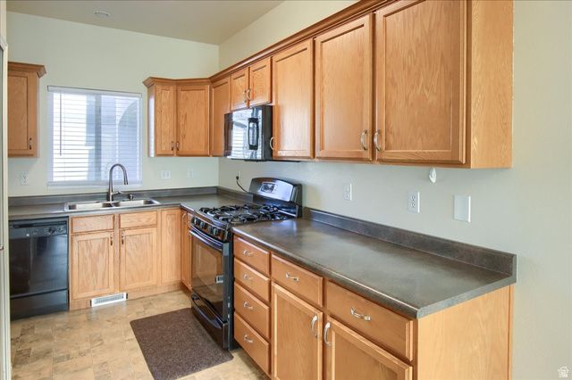 1581 WYNGATE PARK DR, South Jordan, UT 84095