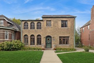 10148 S Oakley Avenue, Chicago, IL 60643