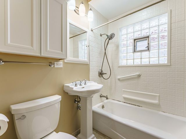 6731 W Albion Avenue, Chicago, IL 60631