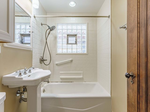 6731 W Albion Avenue, Chicago, IL 60631