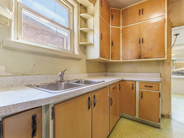6731 W Albion Avenue, Chicago, IL 60631