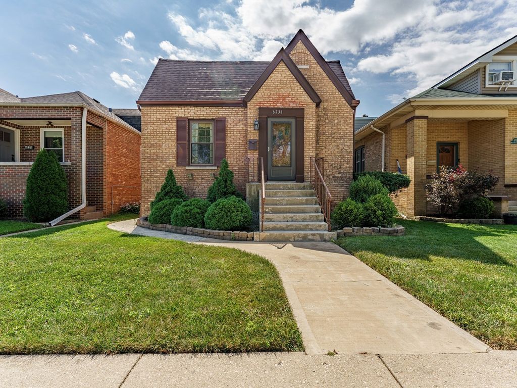 6731 W Albion Avenue, Chicago, IL 60631