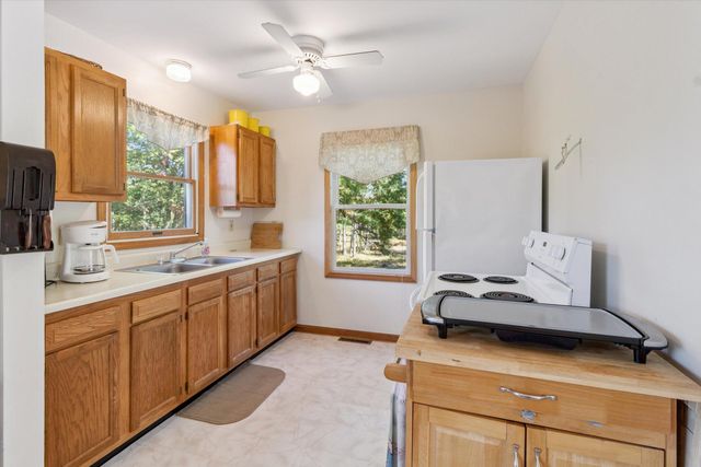 5594 S Peacock Trail, Peacock Twp, MI 49304