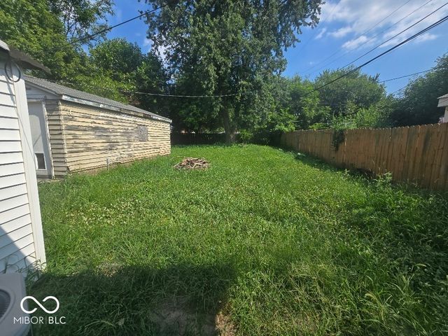 8203 E 48th Street, Indianapolis, IN 46226