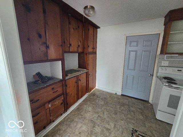 8203 E 48th Street, Indianapolis, IN 46226