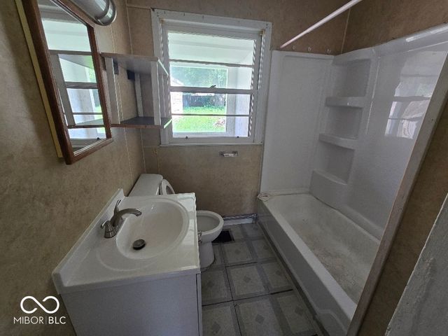 8203 E 48th Street, Indianapolis, IN 46226