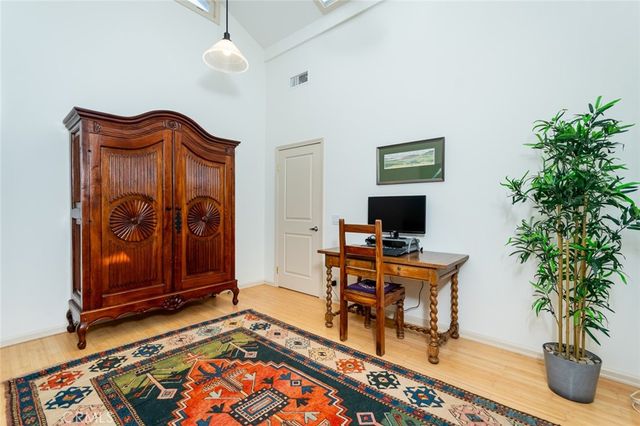 1404 Corona Drive, Glendale, CA 91205