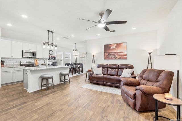 832 Cinnamon Teal, Seguin, TX 78155