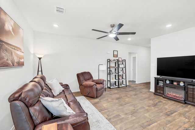 832 Cinnamon Teal, Seguin, TX 78155
