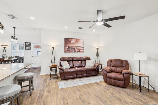 832 Cinnamon Teal, Seguin, TX 78155