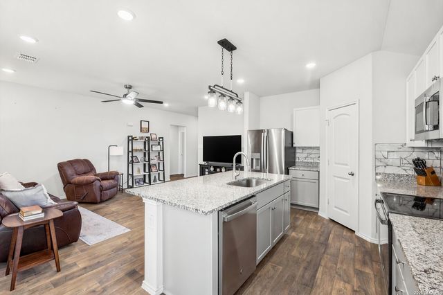 832 Cinnamon Teal, Seguin, TX 78155
