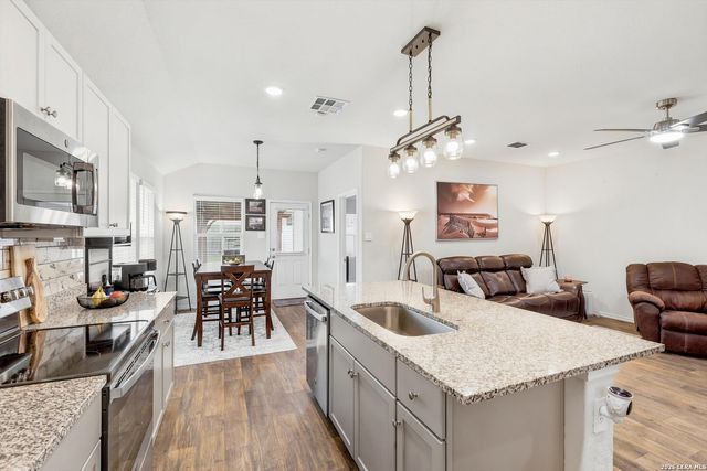 832 Cinnamon Teal, Seguin, TX 78155