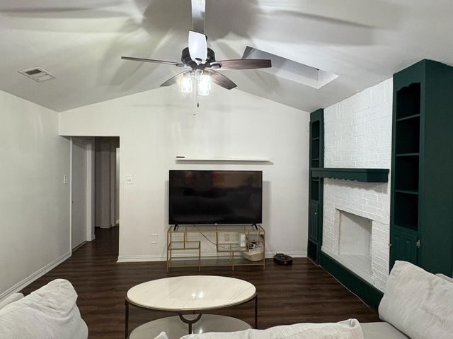 2925 Ridgewood Drive, Hurst, TX 76054