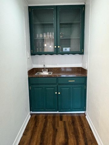 2925 Ridgewood Drive, Hurst, TX 76054