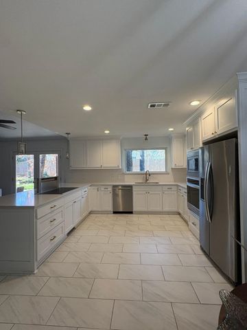 2925 Ridgewood Drive, Hurst, TX 76054