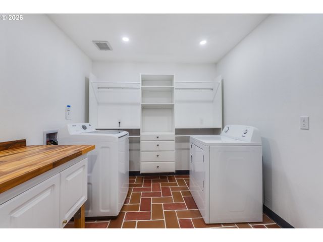 1381 Ne EAST DEVILS LAKE Rd, Otis, OR 97368