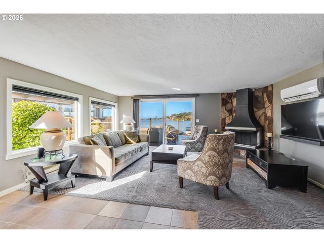 1381 Ne EAST DEVILS LAKE Rd, Otis, OR 97368