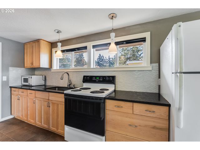 1381 Ne EAST DEVILS LAKE Rd, Otis, OR 97368