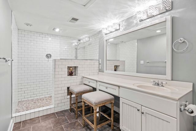 647 N Oakwood Street, Griffith, IN 46319
