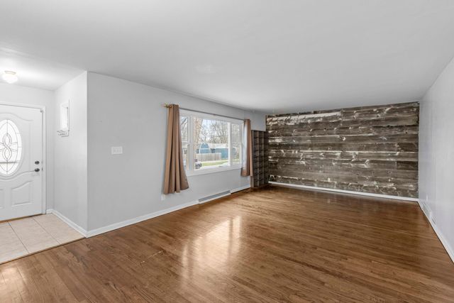 647 N Oakwood Street, Griffith, IN 46319