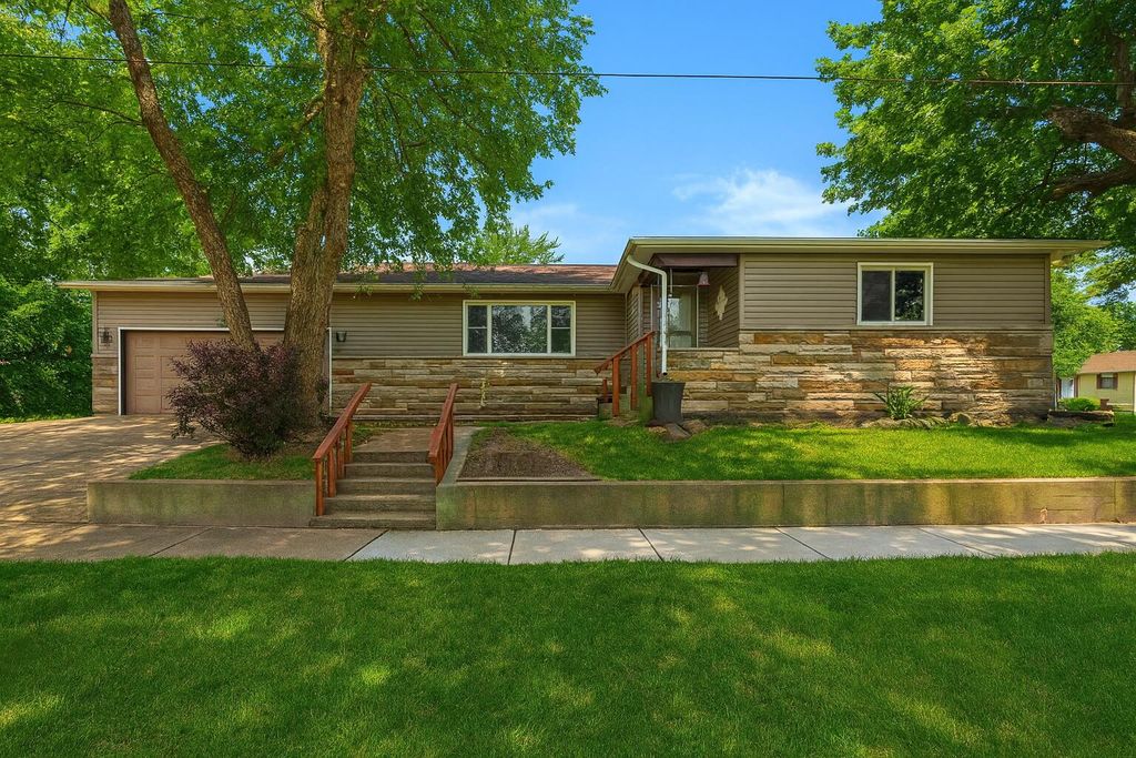 647 N Oakwood Street, Griffith, IN 46319