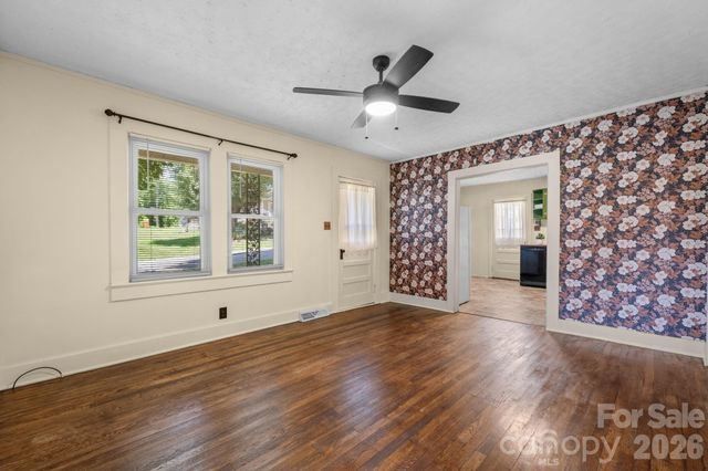 111 Cross Memorial Avenue, Morganton, NC 28655