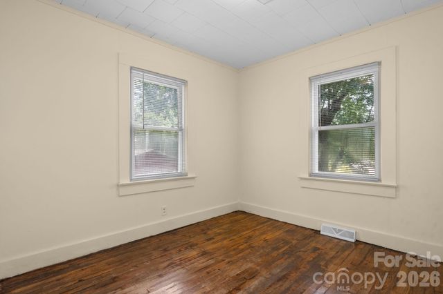 111 Cross Memorial Avenue, Morganton, NC 28655