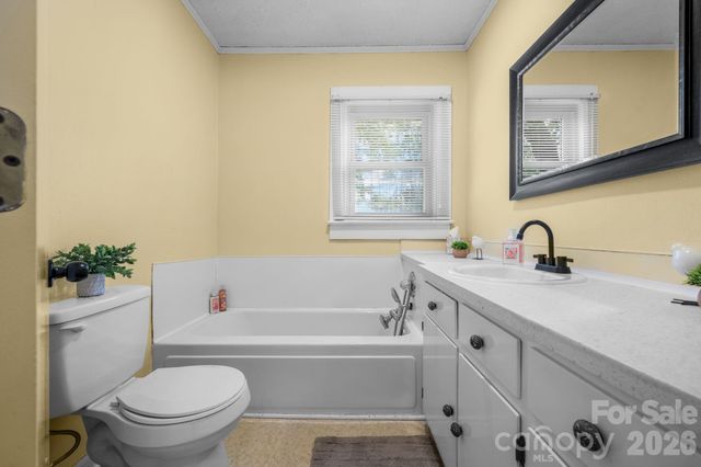 111 Cross Memorial Avenue, Morganton, NC 28655