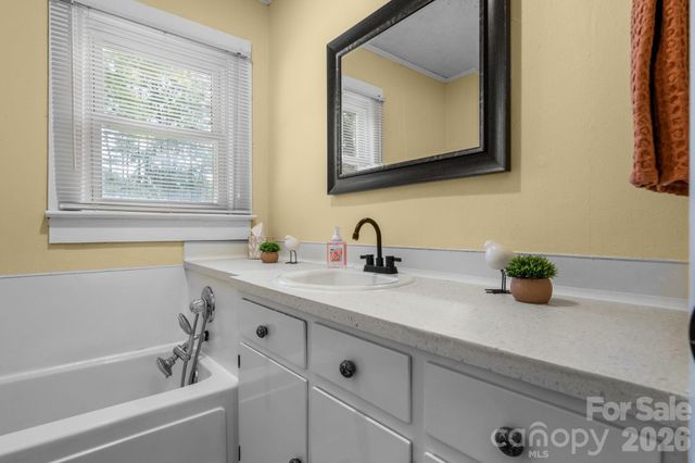 111 Cross Memorial Avenue, Morganton, NC 28655