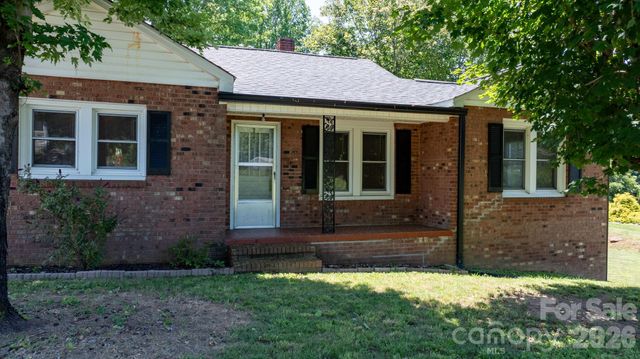 111 Cross Memorial Avenue, Morganton, NC 28655