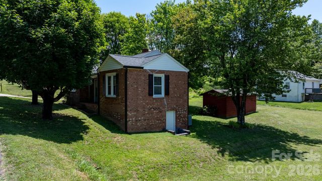 111 Cross Memorial Avenue, Morganton, NC 28655