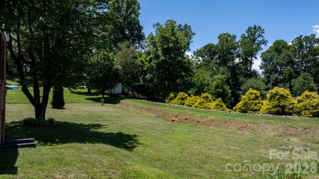 111 Cross Memorial Avenue, Morganton, NC 28655
