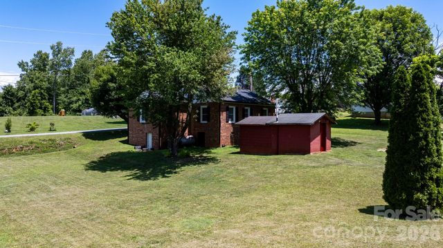 111 Cross Memorial Avenue, Morganton, NC 28655
