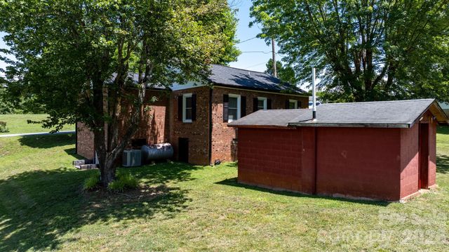111 Cross Memorial Avenue, Morganton, NC 28655