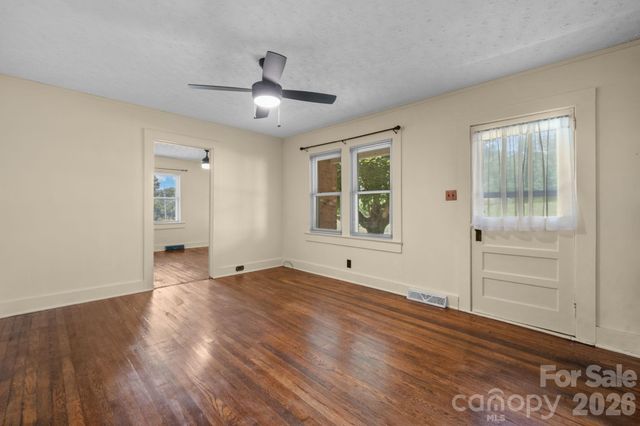 111 Cross Memorial Avenue, Morganton, NC 28655
