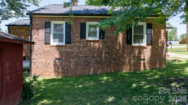 111 Cross Memorial Avenue, Morganton, NC 28655