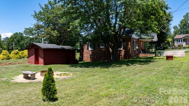 111 Cross Memorial Avenue, Morganton, NC 28655