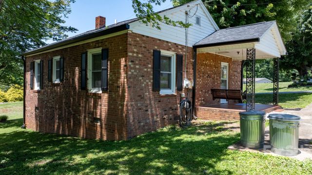 111 Cross Memorial Avenue, Morganton, NC 28655