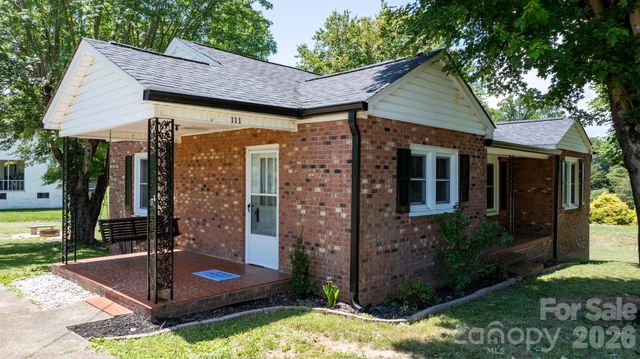 111 Cross Memorial Avenue, Morganton, NC 28655