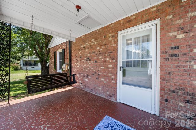 111 Cross Memorial Avenue, Morganton, NC 28655